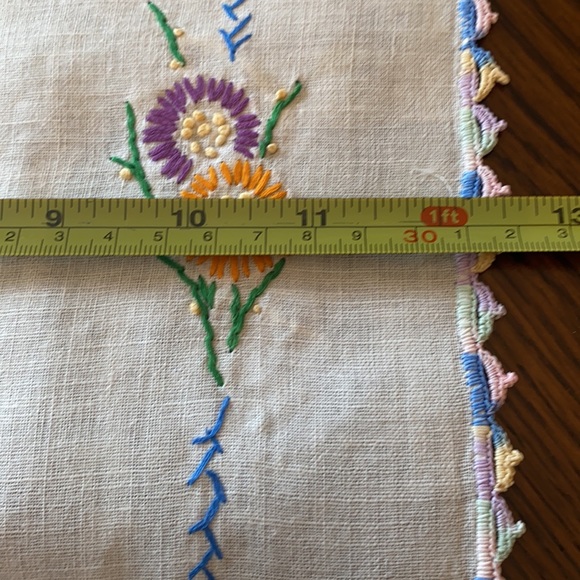 Vintage hand embroidered table runner - Picture 5 of 6